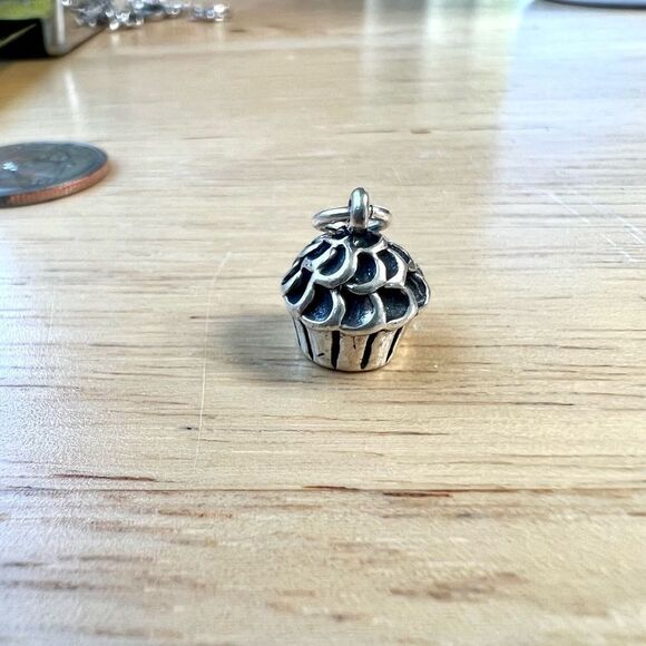 No Brand Jewelry - Cupcake 925 Sterling Silver‎ Charm